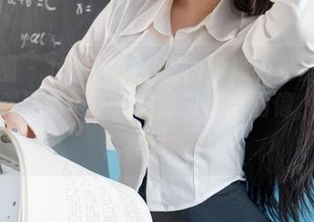 微密圈 – 120斤的小王同学黑色私房系列，居然还发现了几张意外的自画像，哈哈，真有趣。