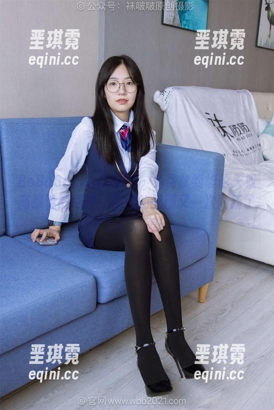 BoBoSocks袜啵啵 - 免费拿到华伦天奴高跟鞋的秘籍，果果的美图又一次刷新了我的审美！
