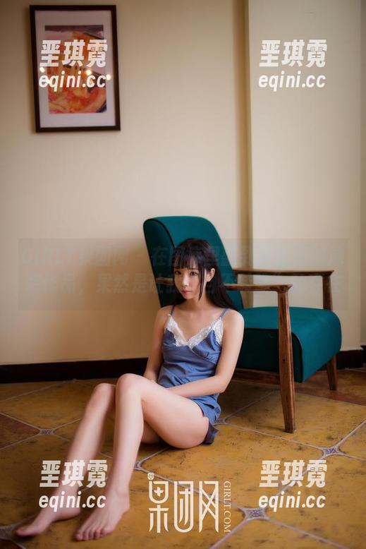 GIRLT果团网 - 在图库里翻到黄歆苑的泳装作品，果然是让我“目不转睛”的存在