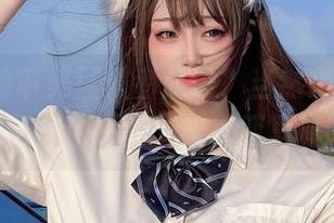 你今年的审美拯救者是谁？当然是“Halo_酱”带来的艾米莉亚写真啦
