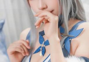 作品集里藏着Neko薇薇的黎塞留泳装，听说下载后能变身游泳健将！结果我才发现自己只会打水…