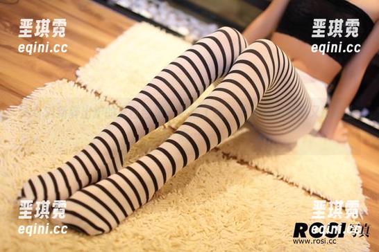 ROSI新鲜出炉的夏日合集，更新了哦，手痒得想看但又担心上瘾…