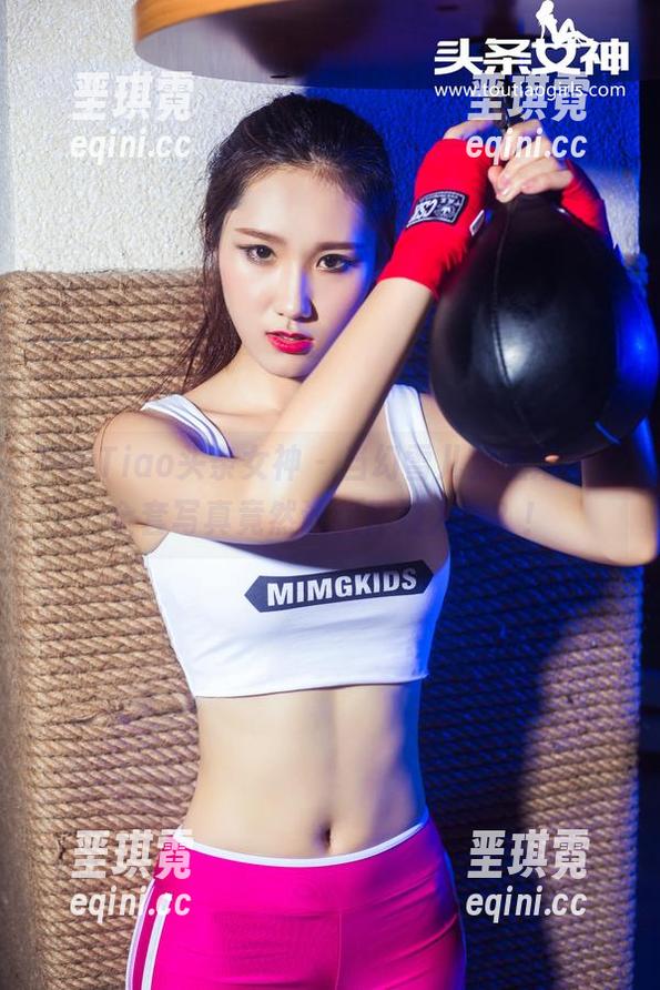 TouTiao头条女神 - 当幻雪儿穿上婚纱，全套写真竟然让我怀疑人生？！