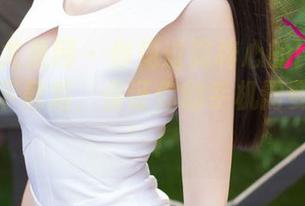 UGirls尤果网 – 你见过霓梓心的比基尼套图吗？下载后，保证你的手机需要‘充电’！