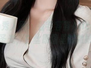 Xiuren秀人网 – 看容容容Alice如何挑战无圣光，白丝原图里的微妙欲望