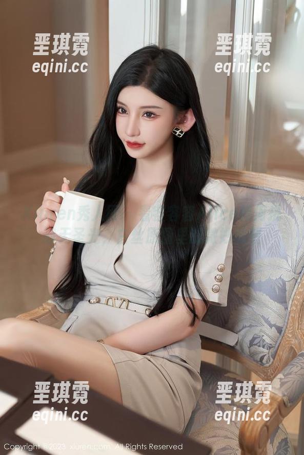 Xiuren秀人网 - 看容容容Alice如何挑战无圣光，白丝原图里的微妙欲望