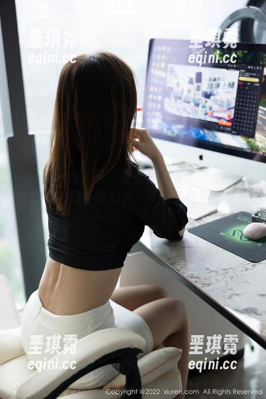 Xiuren秀人网 - 查看免费张美荧女王的套图！看完不收心灵，多亏了女王的仪态！