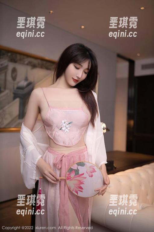 Xiuren秀人网 - 白色？不如看“想做你的猫”的写真原图，连呼吸都变得暧昧