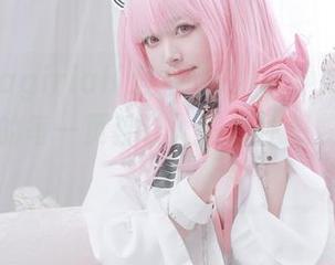 翻开asagiriai(爱ちゃん)的学妹写真集，高清的每一页都让人忍不住想耍些小心思