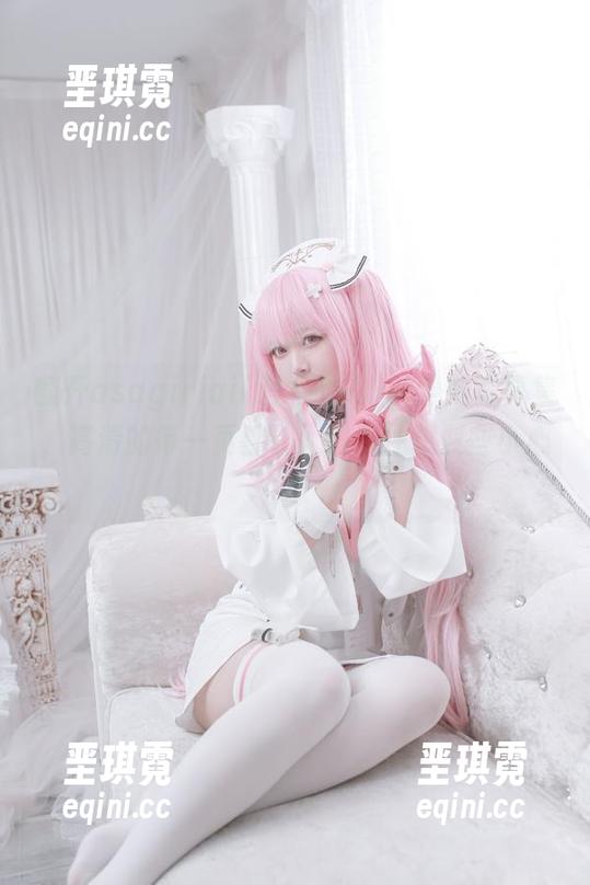 翻开asagiriai(爱ちゃん)的学妹写真集，高清的每一页都让人忍不住想耍些小心思