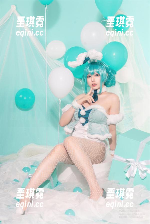 旗袍本B:nyako喵子大魔王的写真集精选,让人时不时停下思考“这是什么?” 旗袍本B:nyako喵子大魔王的写真集精选,让人时不时停下思考“这是什么?”