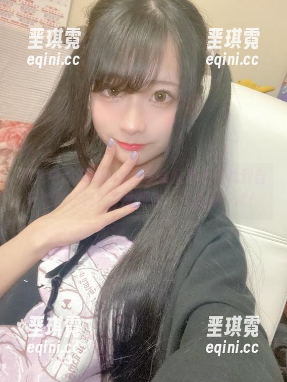 图库中的Wendy，你会从双人中找到自己的影子吗？不太确定，但值得一试！