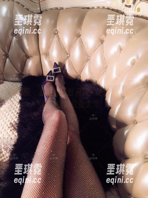 微密圈 - 在线偶遇丝月神，这图集的每一帧都能吸引我太久！