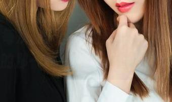 丽柜 – 每次翻开团子的照片，万种风情里面的那一丝小俏皮总是一更新！