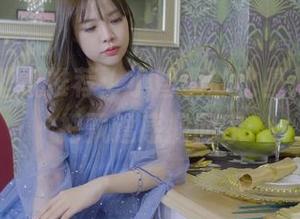 丽柜 – 壁纸推荐：小智贤的比基尼，直接把飘逸感搬回家