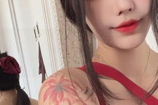 今汐的天使写真集，带着点不明觉厉的原图形象。