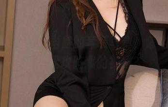 克拉女神 – 赵雨静的套装写真，怎么能如此轻松攻陷我的视线？