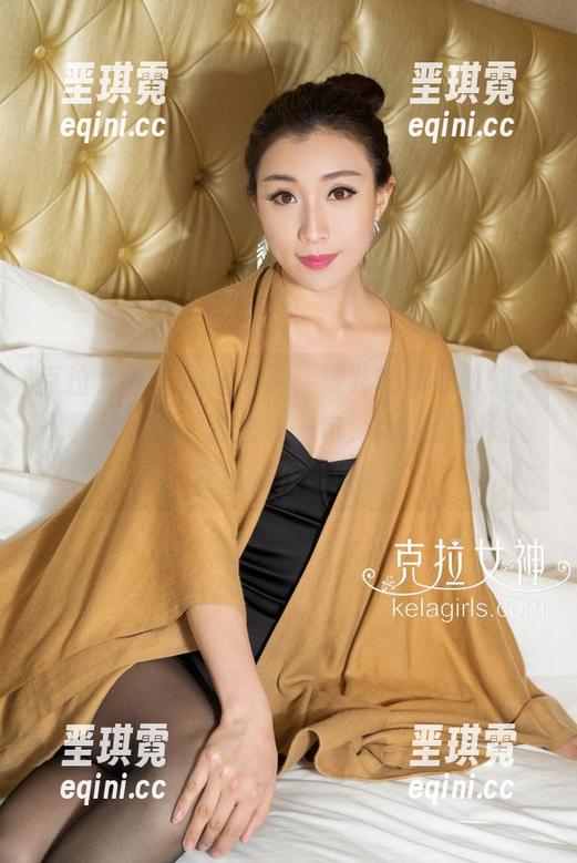 克拉女神 - 精选图片，颖儿的瑜伽时刻，优雅又慵懒，真想说一句，她这是在做瑜伽还是在偷懒？