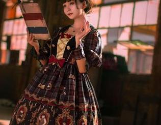 北之北的女王cos，衣服好像不够我欣赏的，资源看着办吧！
