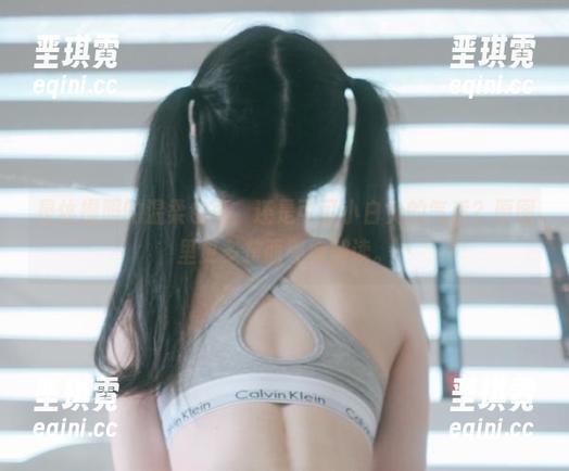 是体操服的温柔包裹,还是可可小白兔的气质?原图里更多东西等待解读。 是体操服的温柔包裹,还是可可小白兔的气质?原图里更多东西等待解读。