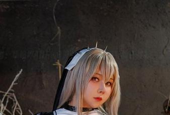 高清直击：咔喵KANEKO那件随便穿就好看的白衬衫，太会了吧？