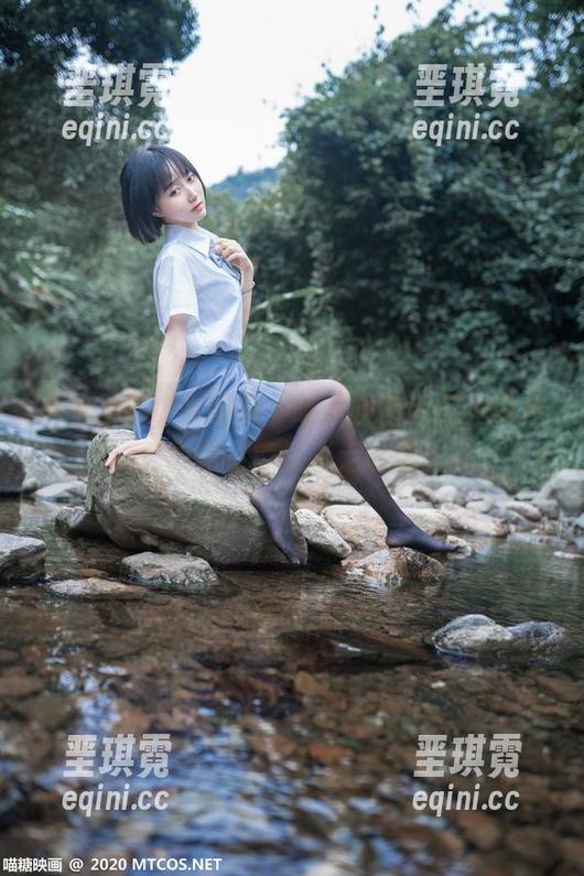 画室里的少女制服,喵糖映画带你见识什么叫做清新又不乏诱惑。 画室里的少女制服,喵糖映画带你见识什么叫做清新又不乏诱惑。