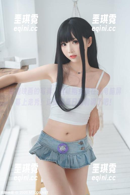 喵糖映画的写真，丝袜酷女孩在我电脑屏幕上走秀！这就是夏日的调调了吧！