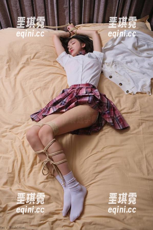 谁说制服只能是工作？大梨子不是御姐的在线合集，伪装成学霸的日常。