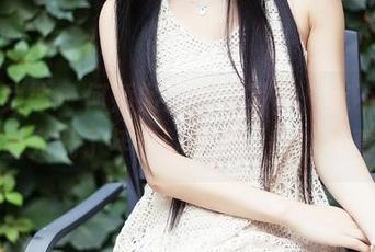 头条女神 – 何娇娇的清纯写真，哦不，是图片里充满了年少的懵懂，哈哈，真逗。