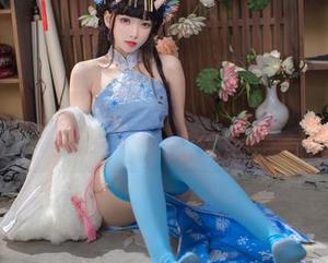 宫本桜的空姐造型：图片资源里的细节好像在说“我可以给你上托运”