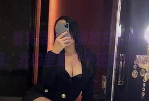 微密圈 – 看完宸大小姐的白丝写真，开始反思：我的壁纸水平还是不够啊…