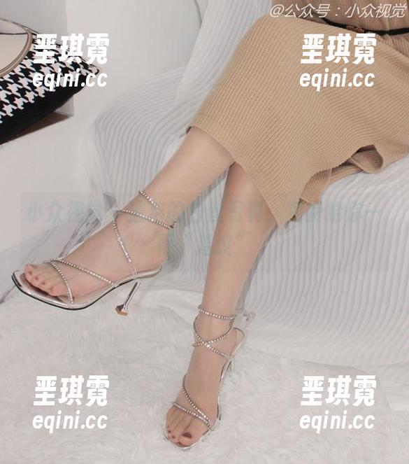 小众视觉 - 洁洁的白丝写真，免费给你一帮“建议”