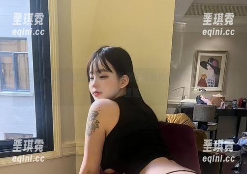 微密圈 - 最新的分享里，小优优子和姐姐的视角交汇，像是偶然的邂逅。
