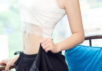 尤果网 – 周于希的写真角度，图册里的光与影，竟然有种“天使”的误会。