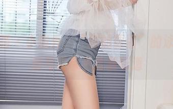 尤蜜荟 – 小意外，“您的蛋蛋”的泳池私房写真带着盆栽味道