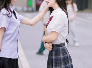 尤蜜荟 – 想看玥儿玥er的JK？免费套图来了，打破你的想象边界！