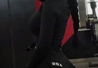 微密圈 – 左公子666狂放的“清纯女白诱惑”全套图集，这画风有点怪啊是不是？