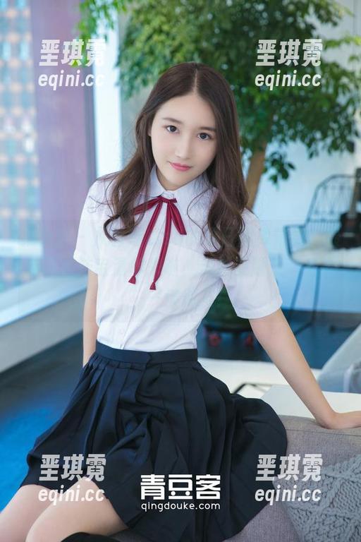 推女神 - 从雪瑞Lisa的夏日图库精选，最佳清凉法宝清单来啦，当然要顺便“戏弄”一波朋友！