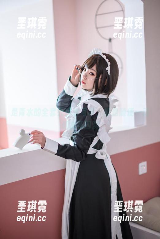 是青水的全套死库水写真，像是随便一动都水花四溅