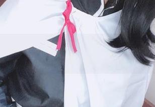 倪蓠蓊的白裙：柳丸将cos玩得浮出水面。