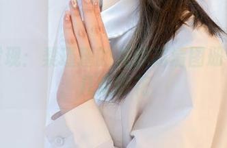 意外发现：梨瑾瑾的花嫁高清图册中藏了几朵野花