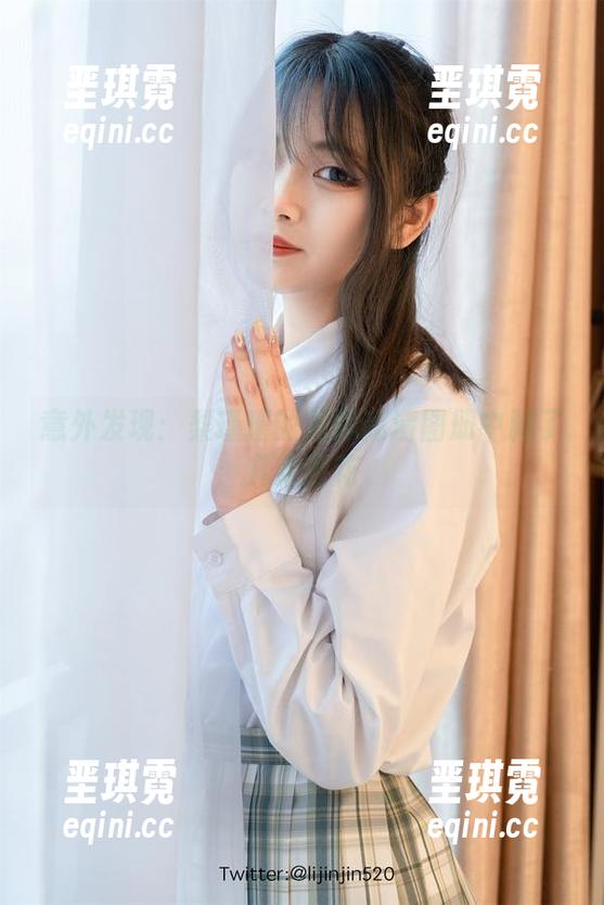 意外发现：梨瑾瑾的花嫁高清图册中藏了几朵野花