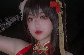 椒妮佐仁的奶牛全集，谁能拒绝这样的放松时光啊？原图中细节超赞的，真想多瞧几眼。