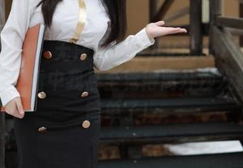 模范学院 – 无法抗拒果儿Victoria的体操服，观看中我甚至觉得离开沙发都变得简单了！