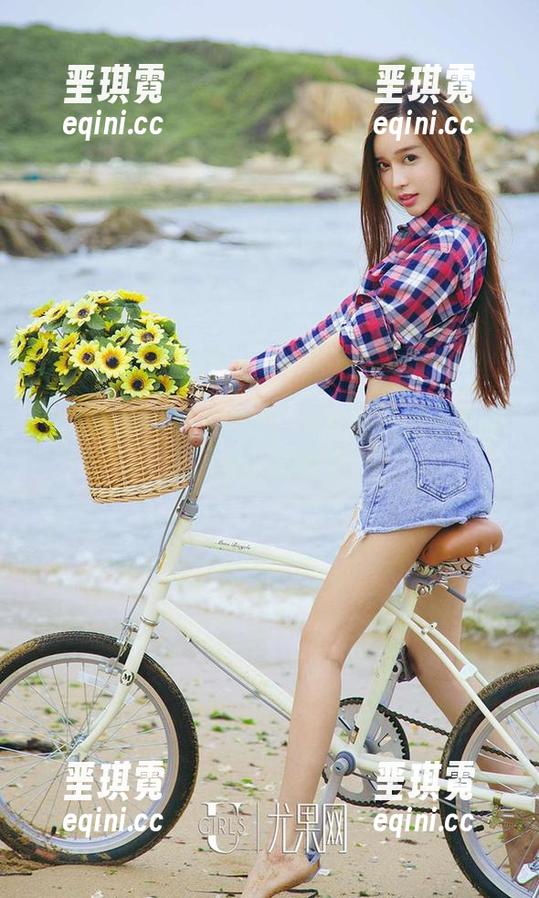爱尤物 - 小桃子合集：看她在死库水里如何挑逗你的眼睛。