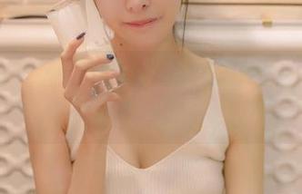 王羽杉+学妹=图库里的欢乐下载秀，有些不可思议。