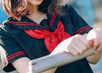 帅气红发的酷炫日常：疯猫ss私拍套图，打破常规