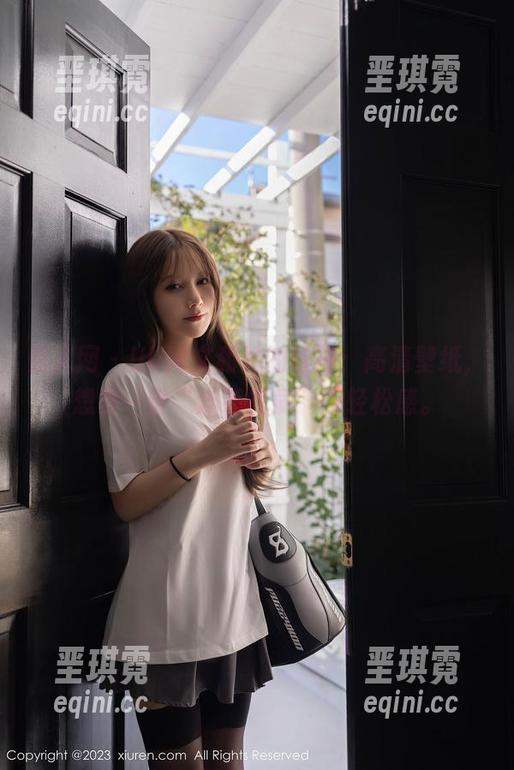 秀人网 - UU阿文和她的丝袜：高清壁纸，想要一份“洋装气质”的轻松感。