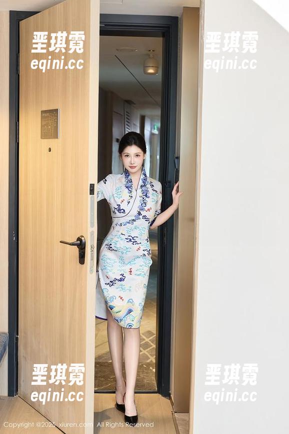 秀人网 - 看啊，Yomi悠蜜的最新照片！旗袍版的‘我也是有底线的’？