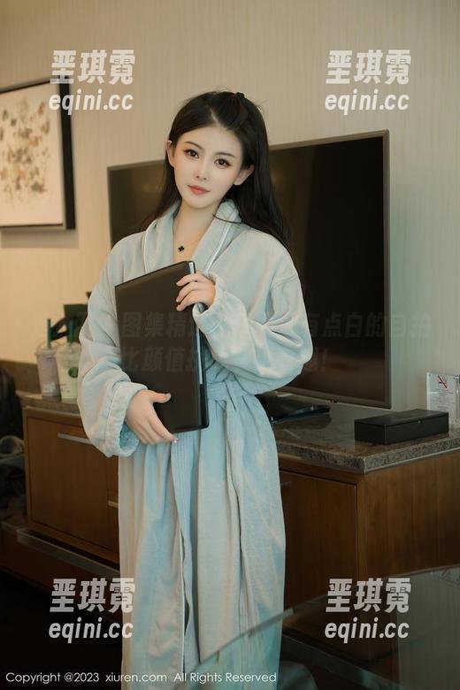 秀人网 - 图集精选：伊丽莎有点白的自拍比颜值挑战赛更有趣！